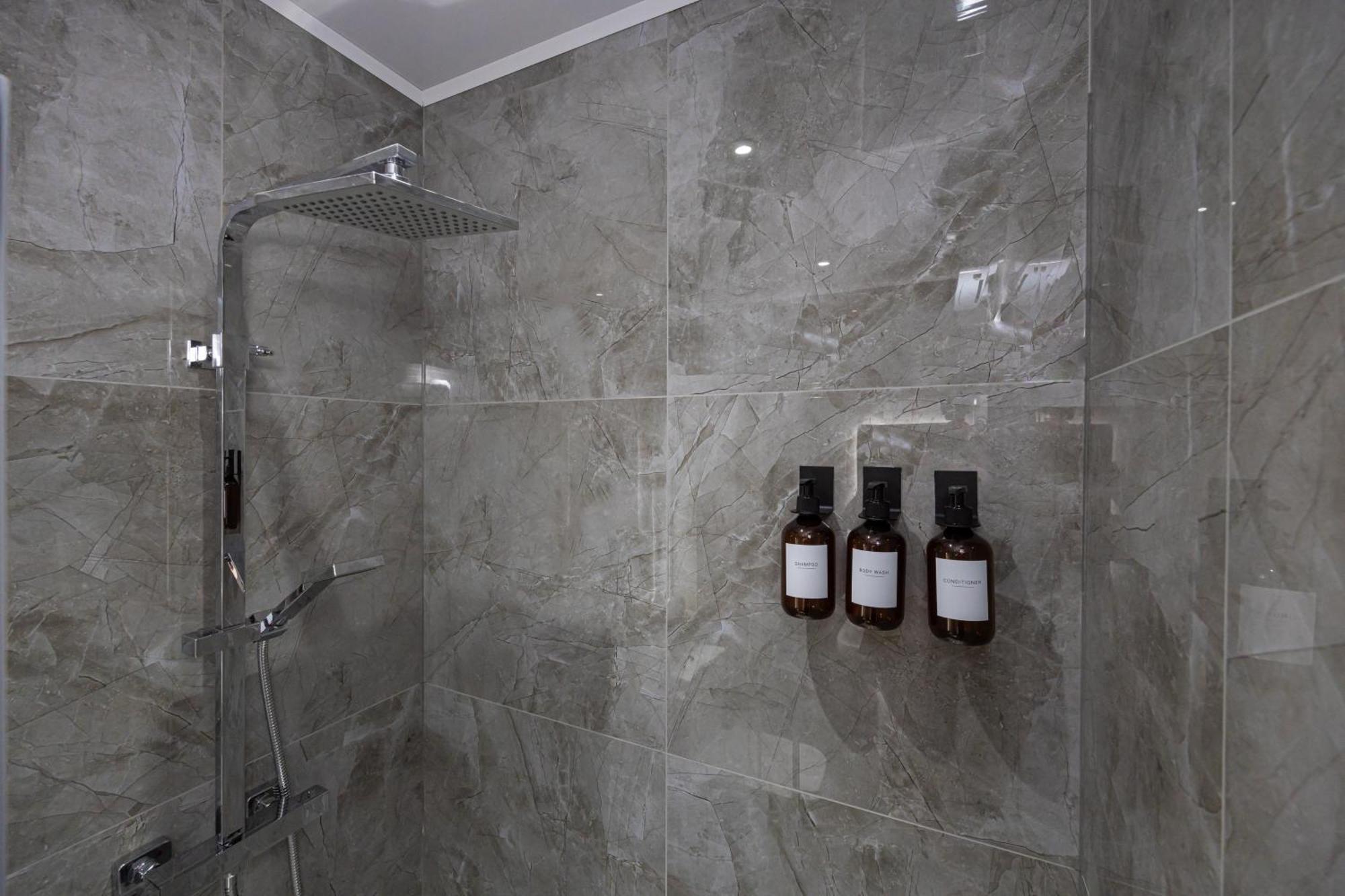 The Kent- Luxury Rooms Манчестер Экстерьер фото